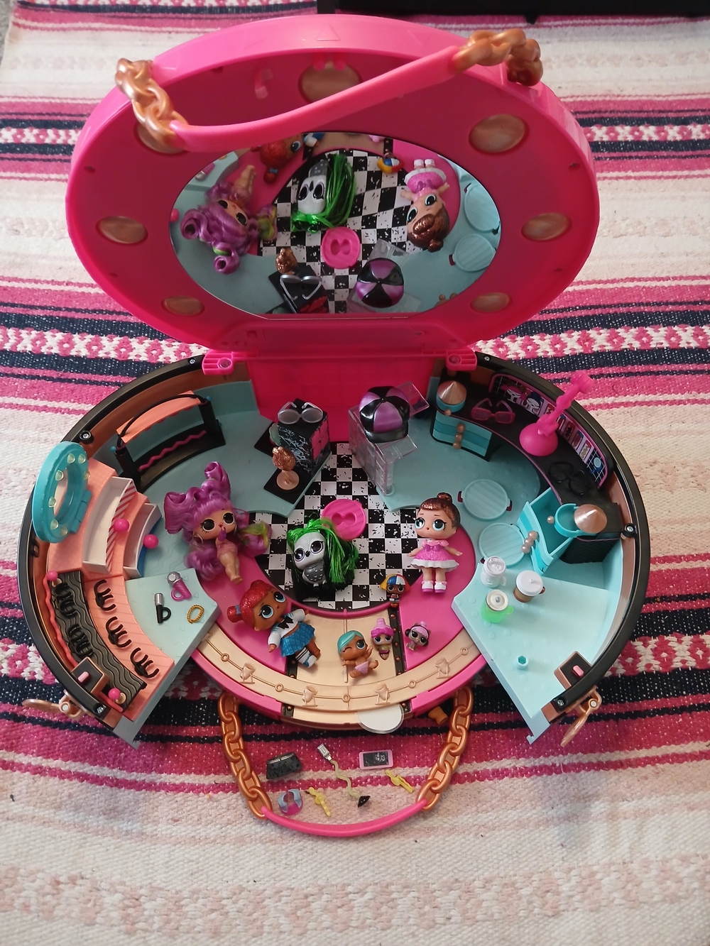 L.O.L.‎ Surprise! Pink Playset Carry Case with Dolls